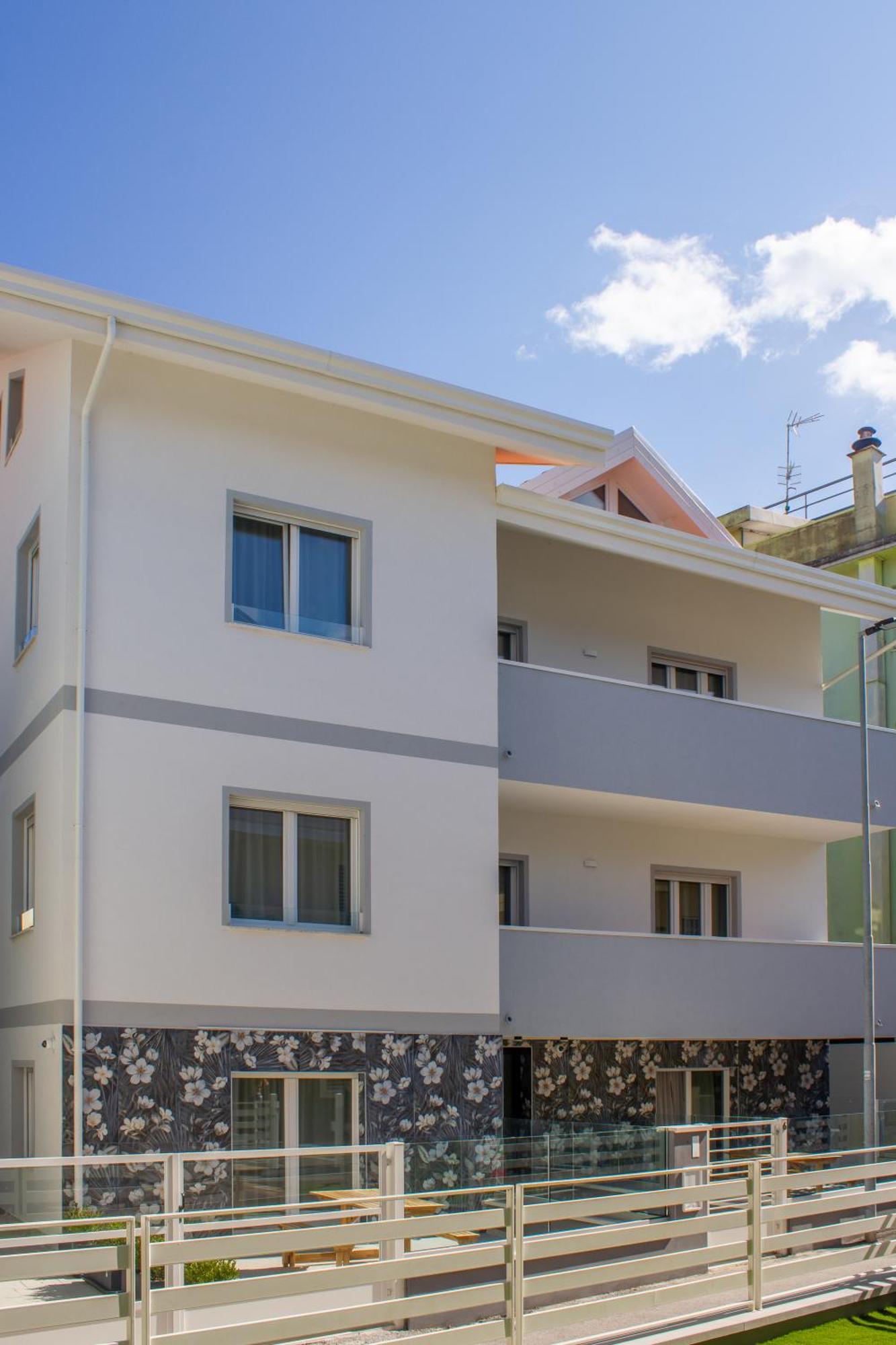 Inaugurazione 2024 - Villa Pratu Apartments A 100 Metri Dal Mare リッチョーネ エクステリア 写真
